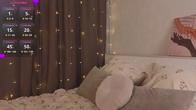 Snapshot of EdlaHewell chatting on February 21, 1:06 am EdlaHewell online show from February 21, 1:06 am