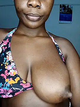 Snapshot of Nubian_aszz chatting on October 17, 6:43 pm Nubian aszz online show from October 17, 6:43 pm