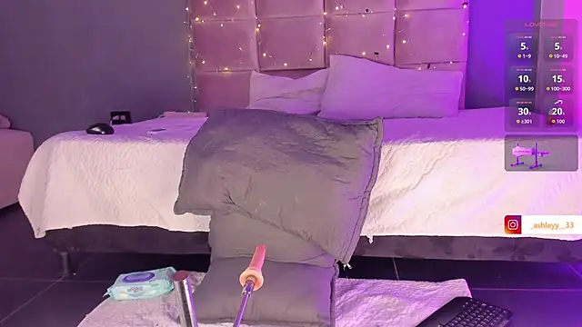  Ashley 33 online show from December 2, 8:15 pm