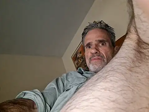 Snapshot of Billgreen69 chatting on May 26, 5:47 am Billgreen69 online show from May 26, 5:47 am