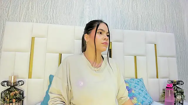 hillary uckerman  online show from November 3, 11:11 am