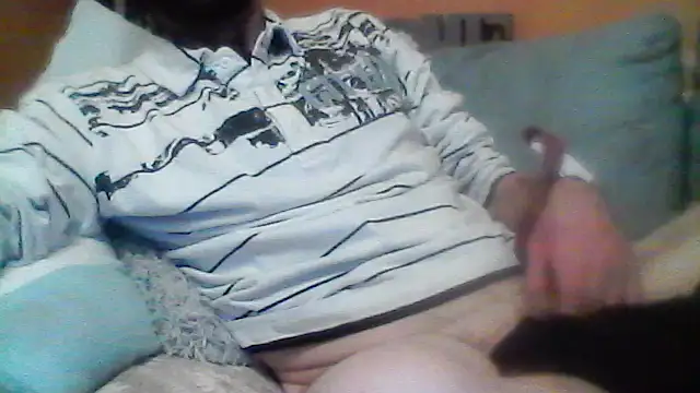 Snapshot of Andre35w chatting on December 15, 5:39 pm Andre35w online show from December 15, 5:39 pm