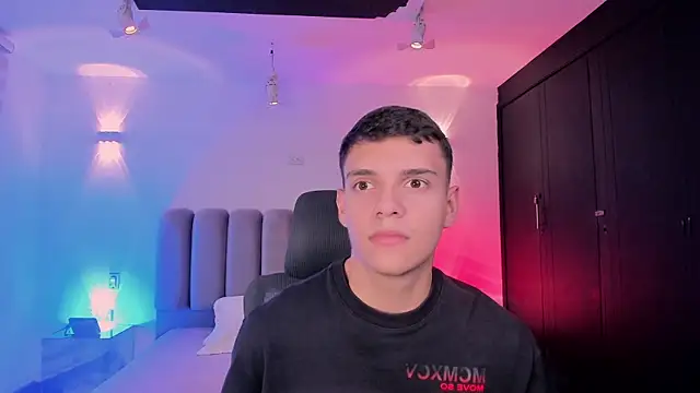 JacobRoberts1 online show from October 31, 9:27 pm