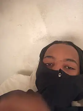 Smaragstr online show from March 5, 12:45 pm