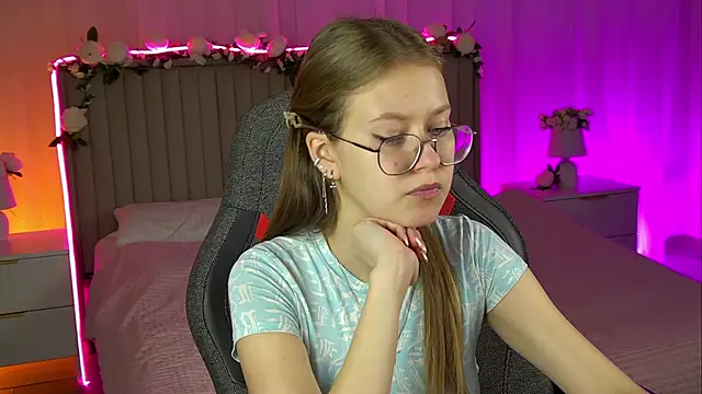 EveMundie online show from October 25, 12:45 pm