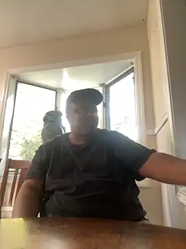 Snapshot of BlueNightsUncle chatting on October 16, 2:18 pm BlueNightsUncle online show from October 16, 2:18 pm