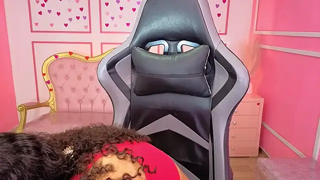 Snapshot of danatella_a chatting on December 14, 1:16 pm danatella a online show from December 14, 1:16 pm