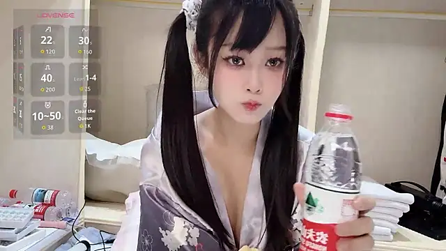yueyue2003 online show from April 8, 1:00 pm