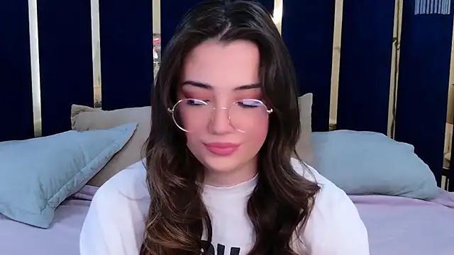 Alice Deleon online show from November 20, 11:43 am