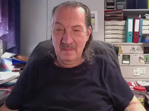 HMStraps01 online show from January 17, 10:33 am