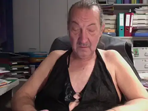 HMStraps01 online show from February 12, 3:27 pm