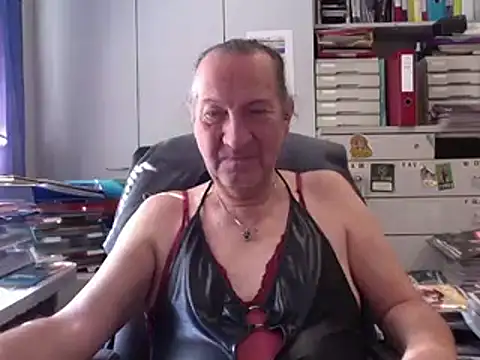 HMStraps01 online show from October 3, 9:50 am