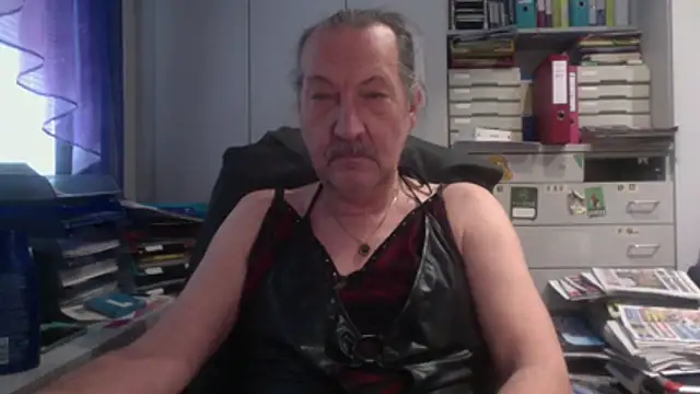 HMStraps01 online show from January 15, 11:26 am