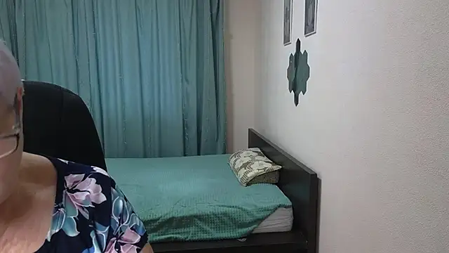 Snapshot of Sandra_Snowflake chatting on October 27, 12:20 pm Sandra Snowflake online show from October 27, 12:20 pm