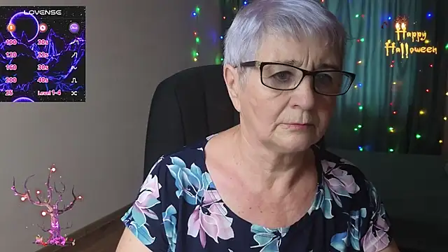 Snapshot of Sandra_Snowflake chatting on October 28, 7:56 am Sandra Snowflake online show from October 28, 7:56 am