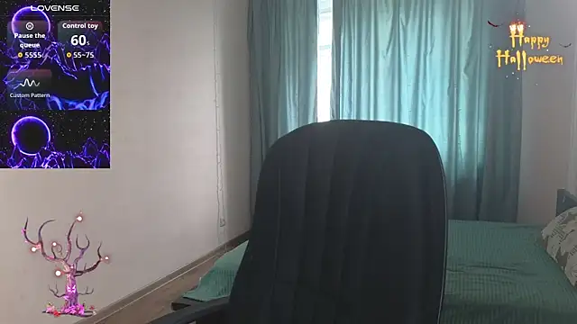 Snapshot of Sandra_Snowflake chatting on October 31, 11:00 am Sandra Snowflake online show from October 31, 11:00 am