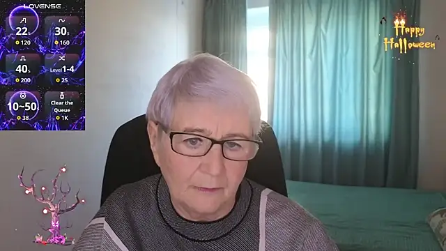 Snapshot of Sandra_Snowflake chatting on November 3, 11:44 am Sandra Snowflake online show from November 3, 11:44 am