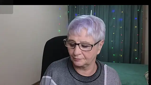 Snapshot of Sandra_Snowflake chatting on November 5, 11:32 am Sandra Snowflake online show from November 5, 11:32 am