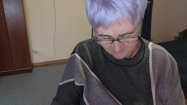 Snapshot of Sandra_Snowflake chatting on November 6, 12:06 pm Sandra Snowflake online show from November 6, 12:06 pm