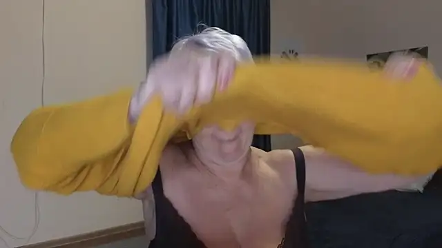 Snapshot of Sandra_Snowflake chatting on November 7, 4:01 am Sandra Snowflake online show from November 7, 4:01 am