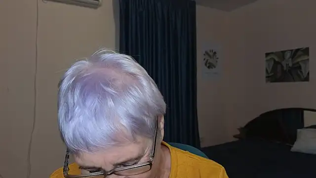 Snapshot of Sandra_Snowflake chatting on November 12, 11:10 am Sandra Snowflake online show from November 12, 11:10 am