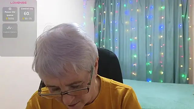 Snapshot of Sandra_Snowflake chatting on November 13, 11:53 am Sandra Snowflake online show from November 13, 11:53 am