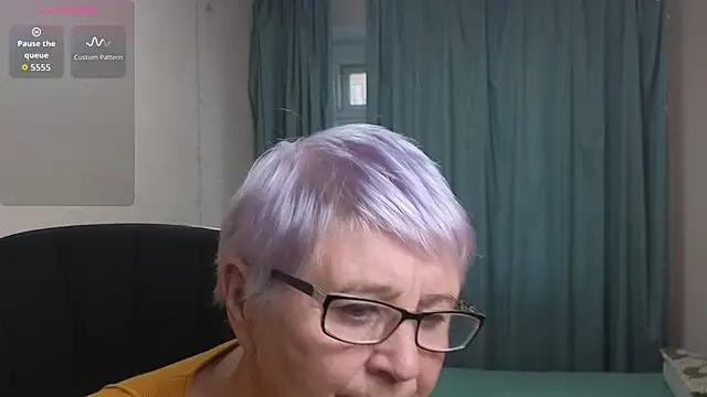 Snapshot of Sandra_Snowflake chatting on November 18, 12:20 pm Sandra Snowflake online show from November 18, 12:20 pm