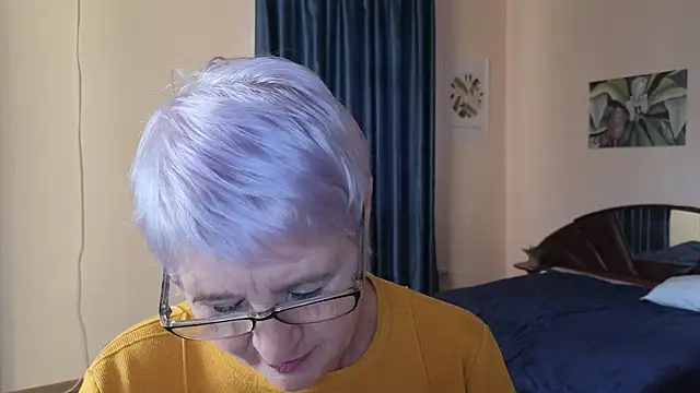 Snapshot of Sandra_Snowflake chatting on November 20, 11:43 am Sandra Snowflake online show from November 20, 11:43 am