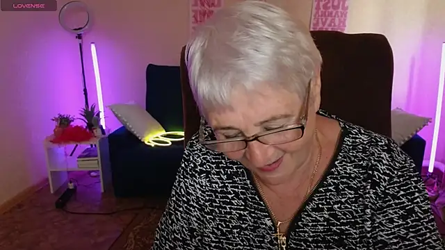 Sandra Snowflake online show from June 9, 12:39 pm