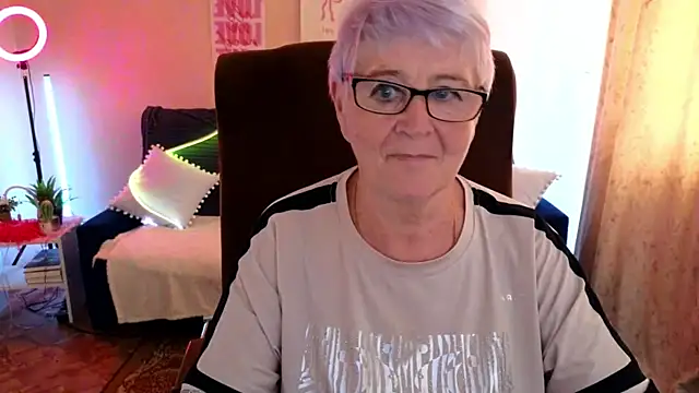 Sandra Snowflake online show from June 17, 11:12 am