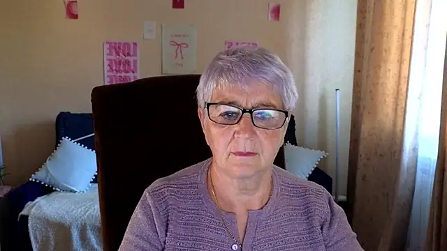 Sandra Snowflake online show from June 18, 4:02 am