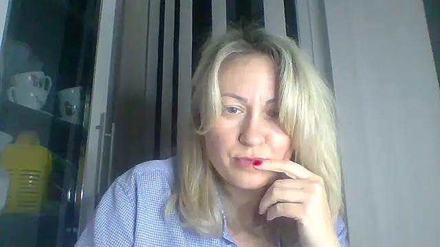 Mary888x online show from March 1, 9:15 pm