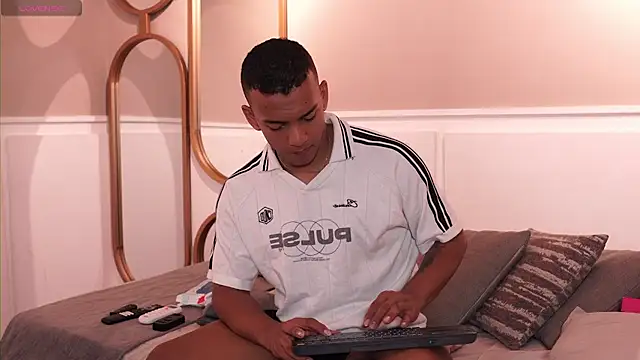 Snapshot of Rafa2004Cruz chatting on June 21, 8:33 pm Rafa2004Cruz online show from June 21, 8:33 pm