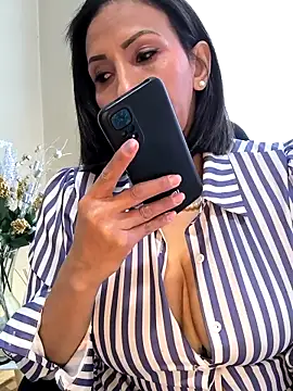 Mrsvictoriaaa online show from December 18, 6:47 pm