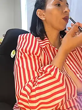 Mrsvictoriaaa online show from May 29, 8:29 pm
