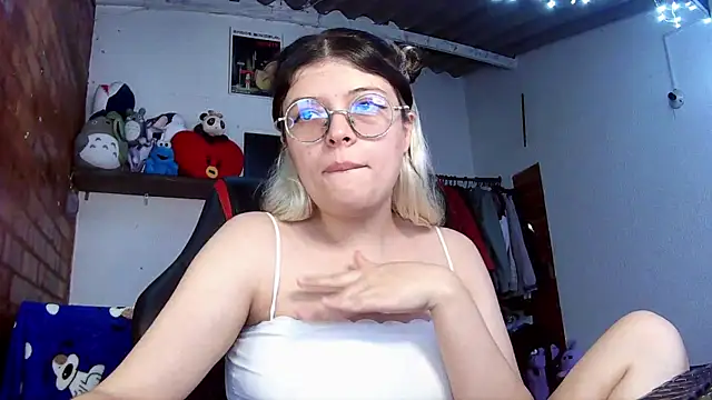 Emily  katz online show from March 15, 6:21 pm