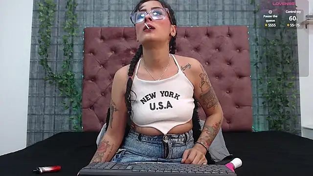 Snapshot of Mia__coluccy chatting on February 17, 3:04 am Mia  coluccy online show from February 17, 3:04 am
