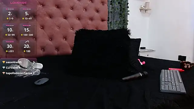 Snapshot of Mia__coluccy chatting on February 24, 6:27 am Mia  coluccy online show from February 24, 6:27 am
