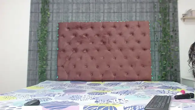 Snapshot of Mia__coluccy chatting on March 13, 3:33 am Mia  coluccy online show from March 13, 3:33 am