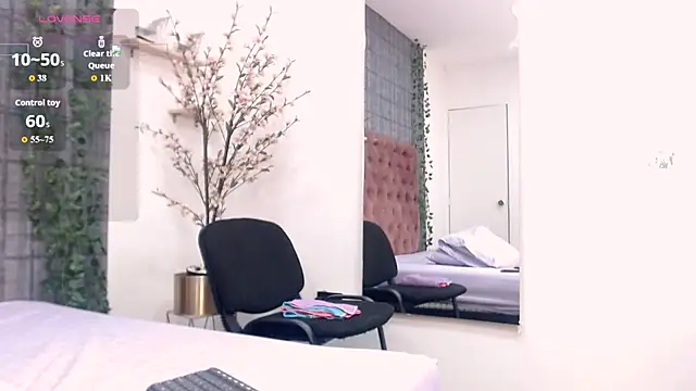 Snapshot of Mia__coluccy chatting on September 28, 3:56 am Mia  coluccy online show from September 28, 3:56 am