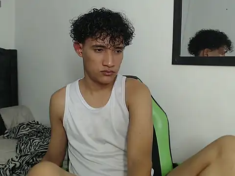 Snapshot of Boy_coll chatting on February 26, 5:50 am Boy coll online show from February 26, 5:50 am