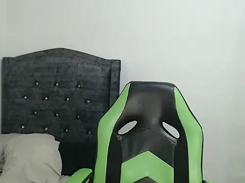 Snapshot of Boy_coll chatting on April 2, 6:16 pm Boy coll online show from April 2, 6:16 pm