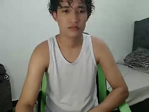 Snapshot of Boy_coll chatting on April 7, 8:09 pm Boy coll online show from April 7, 8:09 pm