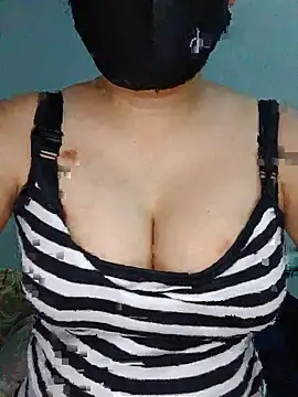 Snapshot of DesiLeela chatting on July 31, 4:39 pm DesiLeela online show from July 31, 4:39 pm