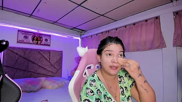 Cristal Smith20 online show from April 7, 12:05 pm