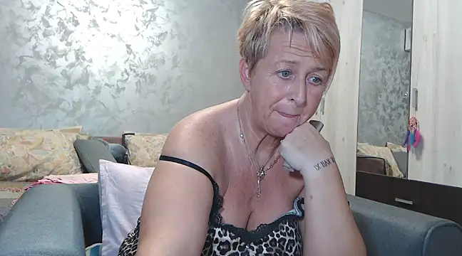 RosesandLillies online show from February 4, 6:27 pm