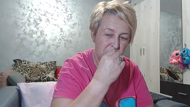 RosesandLillies online show from October 26, 3:40 pm