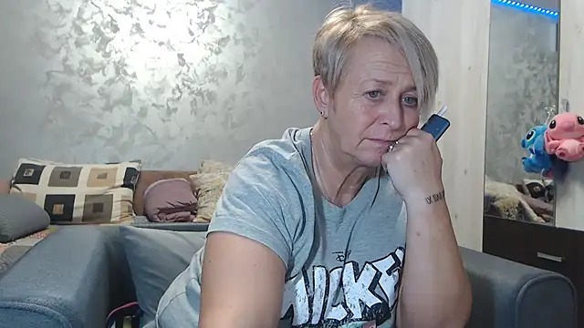 RosesandLillies online show from February 19, 6:26 pm