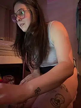 Snapshot of Rosiee69_ chatting on March 4, 10:49 pm Rosiee69  online show from March 4, 10:49 pm