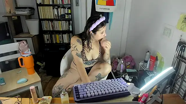 Snapshot of Rosiee69_ chatting on October 11, 6:28 pm Rosiee69  online show from October 11, 6:28 pm